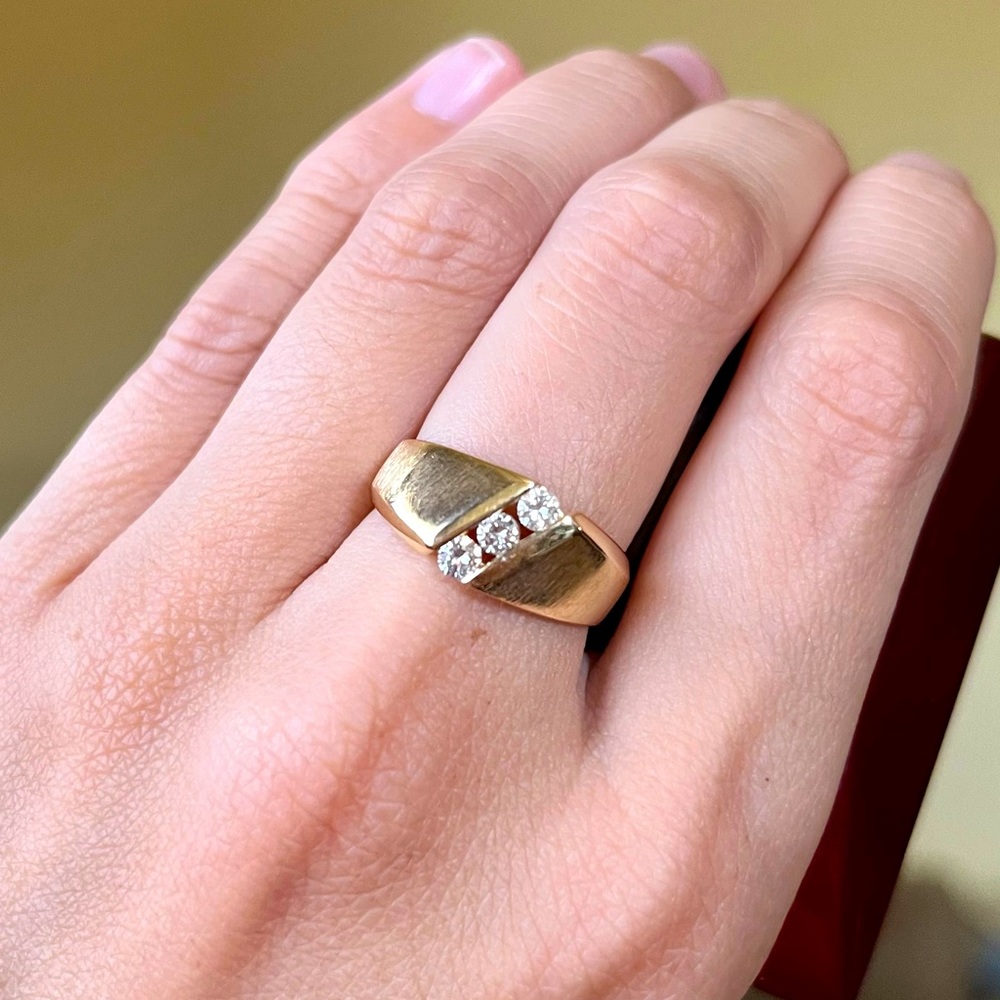 Elegant Gold and Silver Women's Ring